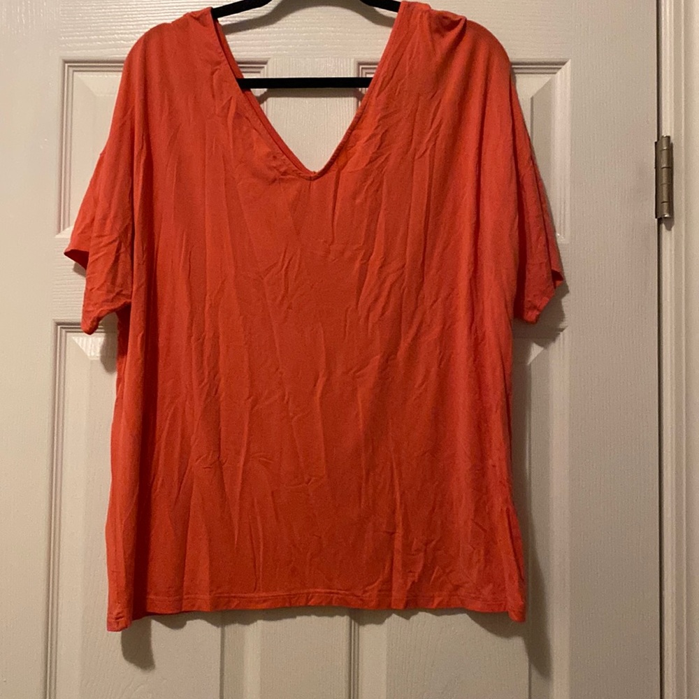 Pink v-neck Piko top